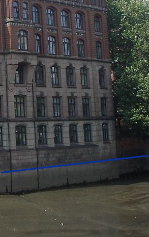 Hamburgs Kontorhäuser - Laeiszhof - Bei Ebbe wird häufiger auch der Nikolaifleet trockengelegt 