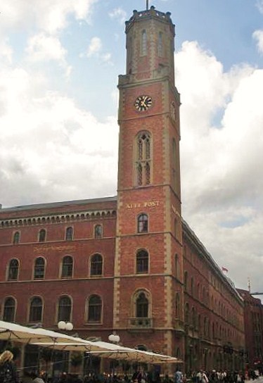 Hamburg -  Die Alte Post,  Poststraße - Uhrturm